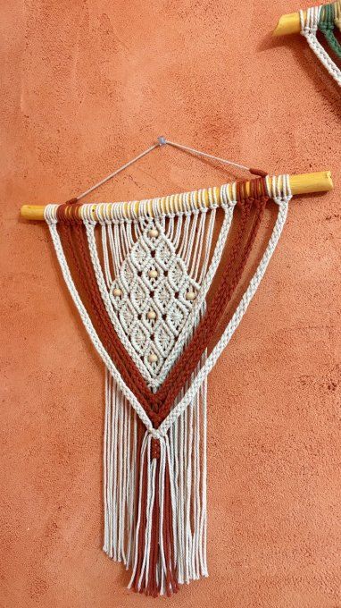 Les petites suspensions murales en macramé