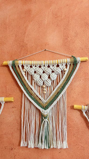 Les petites suspensions murales en macramé