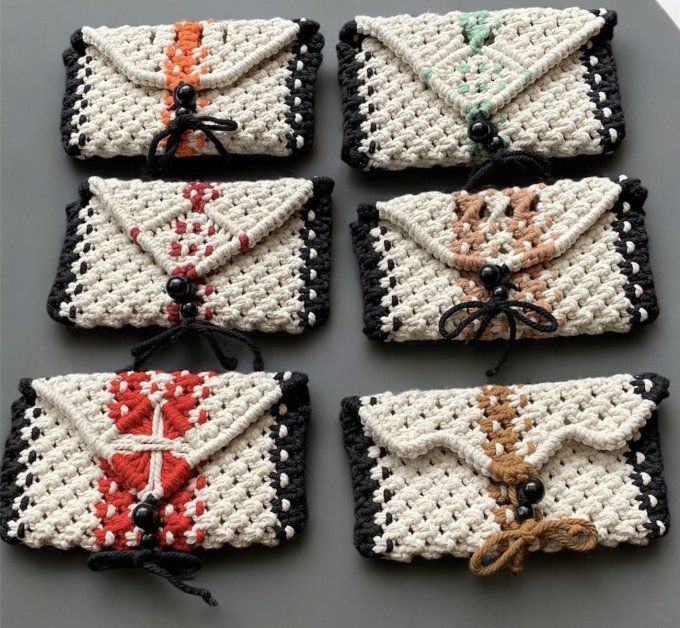Petites pochettes en macramé modèle  MiniMuze