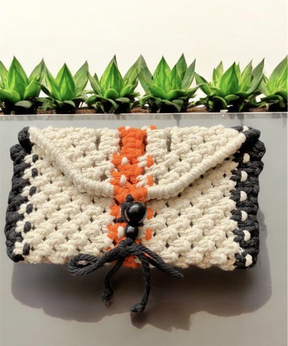 Petites pochettes en macramé modèle  MiniMuze