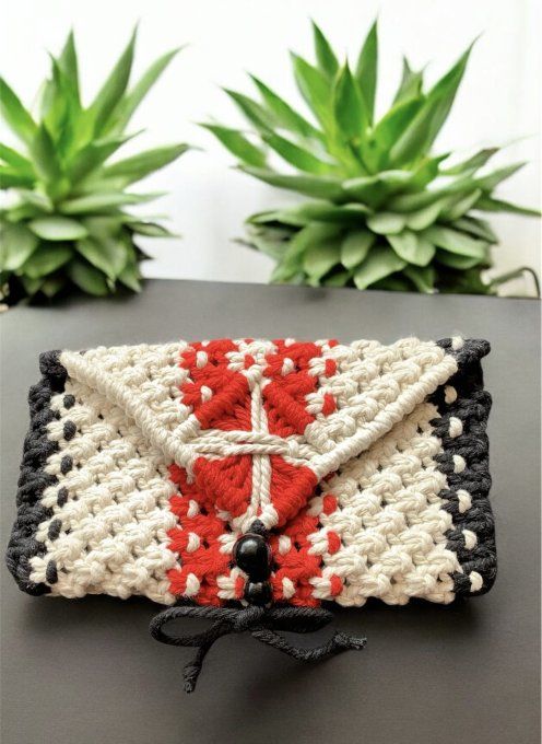 Petites pochettes en macramé modèle  MiniMuze