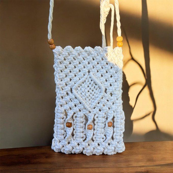 Pochette téléphone bohème en Macramé.